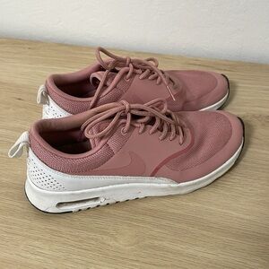 Nike Women’s Pink Tennis Shoes Size 7